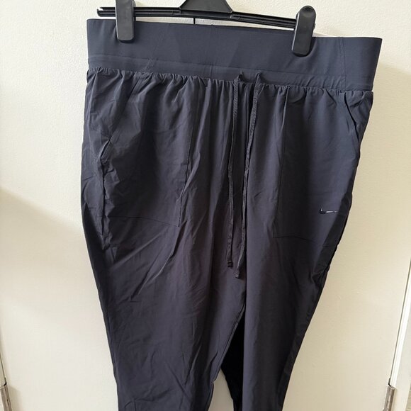 Women's Nike Dri-fit pants, Brand new1 - Picture 3 of 4